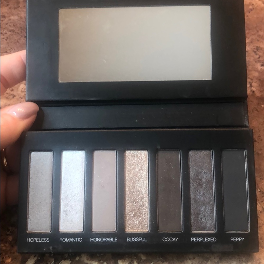 Younique pallet 2